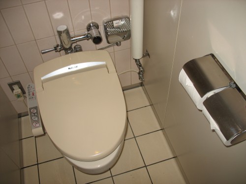 Menschenfressende High-Tech-Toilette in Japan
