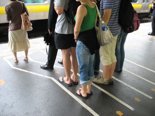 Japan Wartemarkierung U-Bahn
